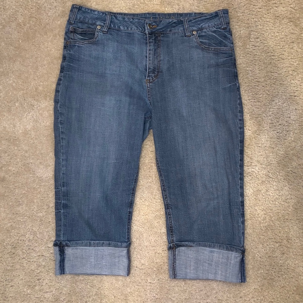 Apostrophe Cropped Jeans